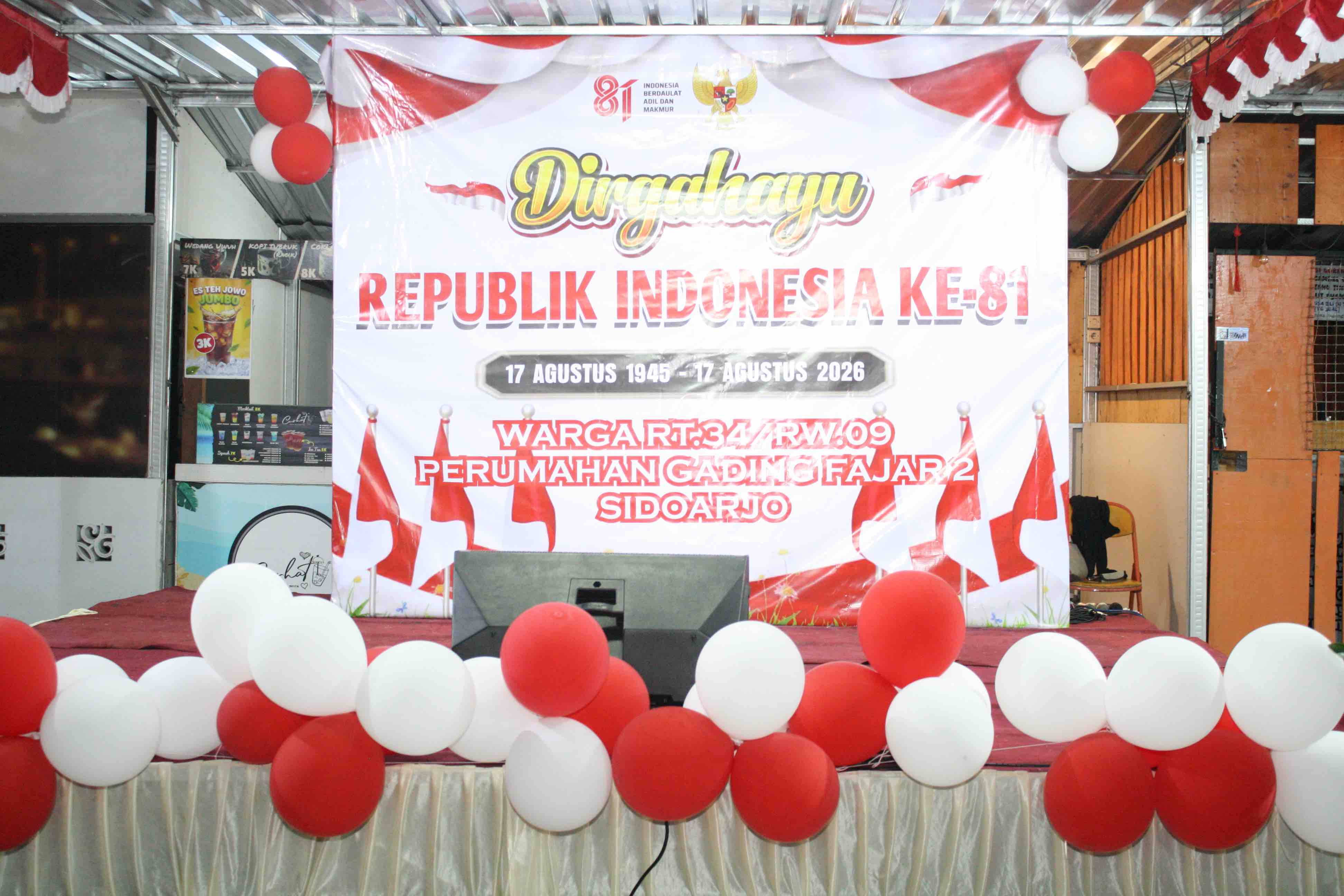 Suasana kebersamaan warga dalam rangka menyambut HUT Kemerdekaan RI ke-81.