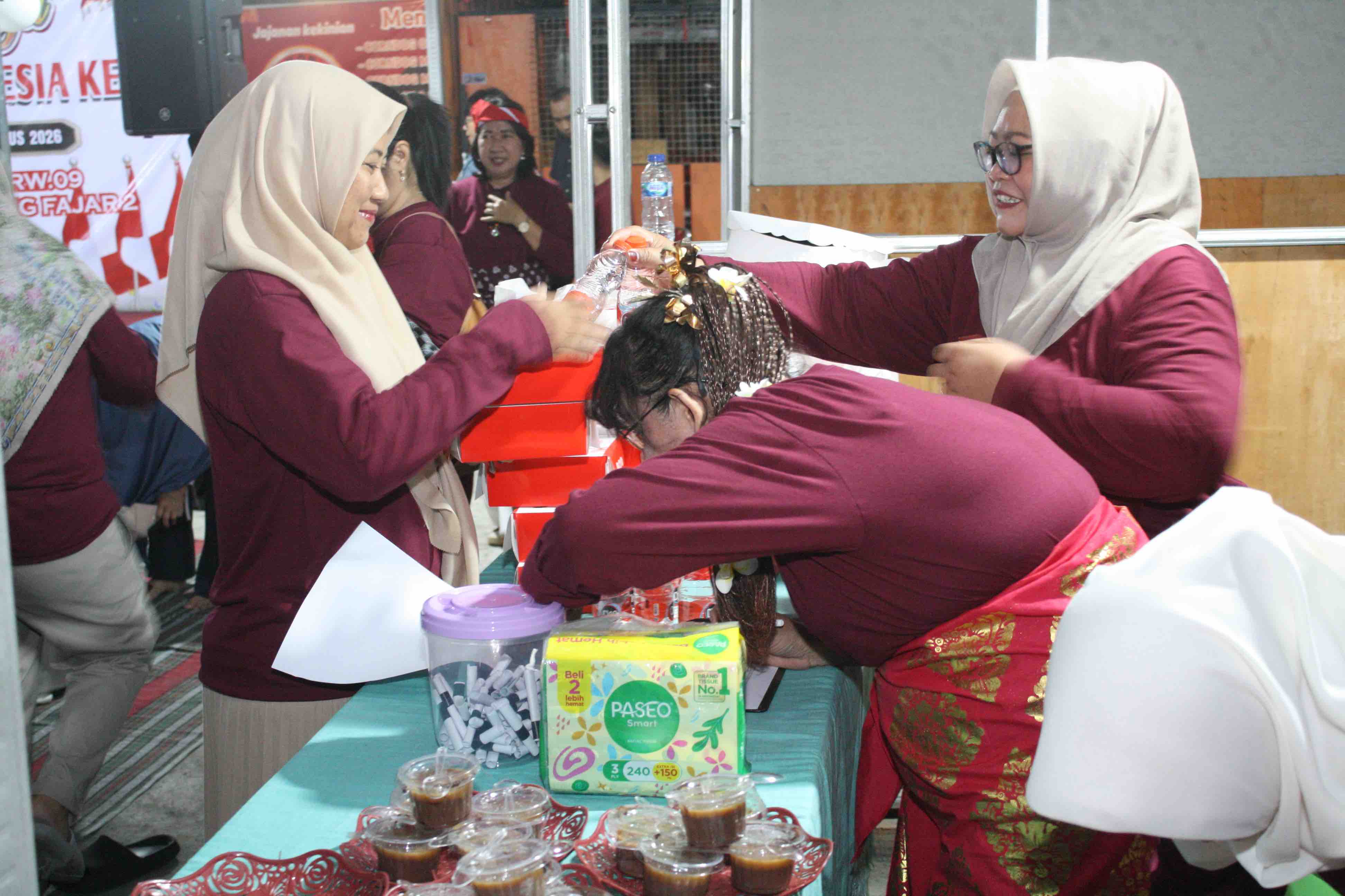 Suasana kebersamaan warga dalam rangka menyambut HUT Kemerdekaan RI ke-81.